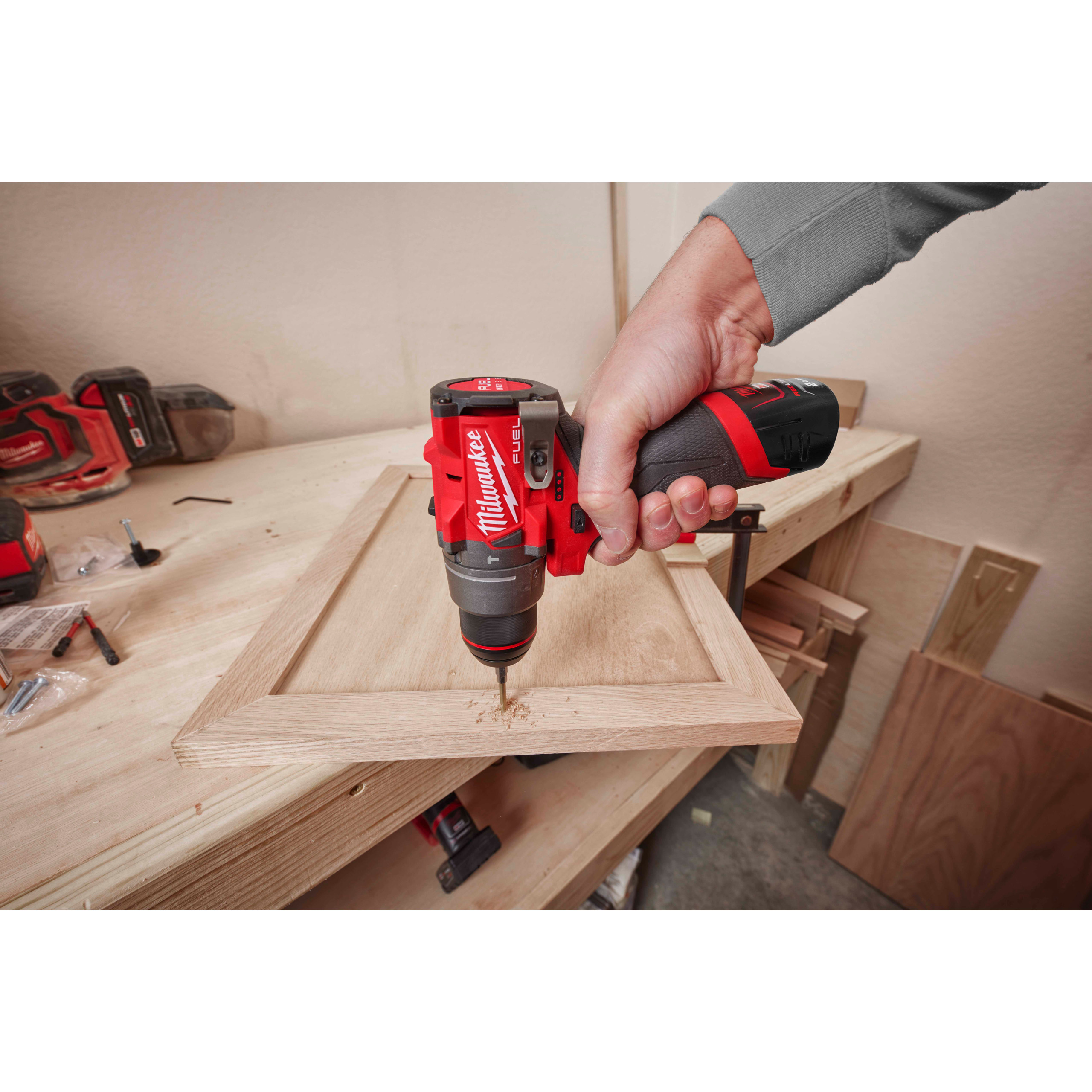 Milwaukee M12FPD2-202X Akk-Schlagbohrschrauber