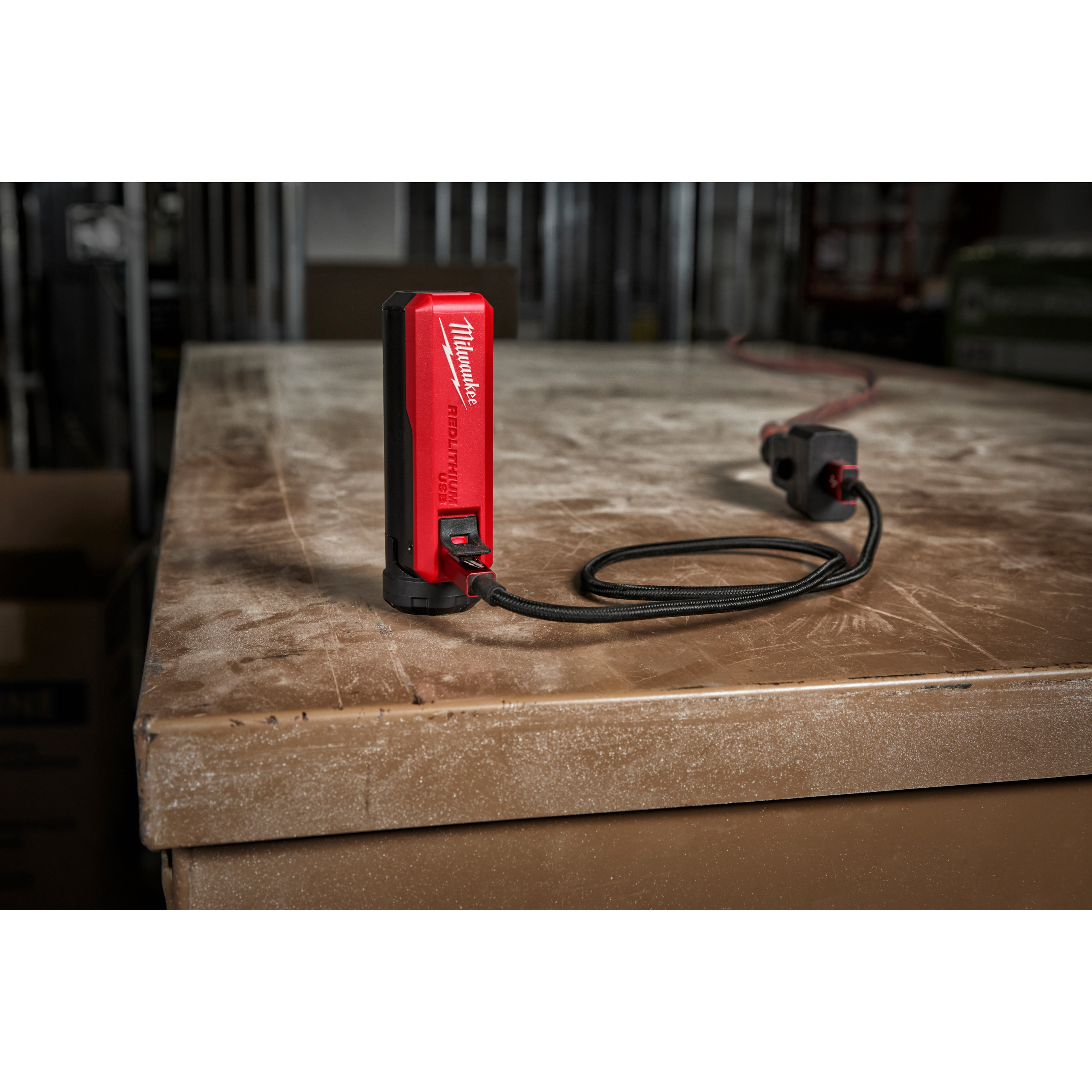 Milwaukee L4PPS-301 USB-Akku + Ladegerät