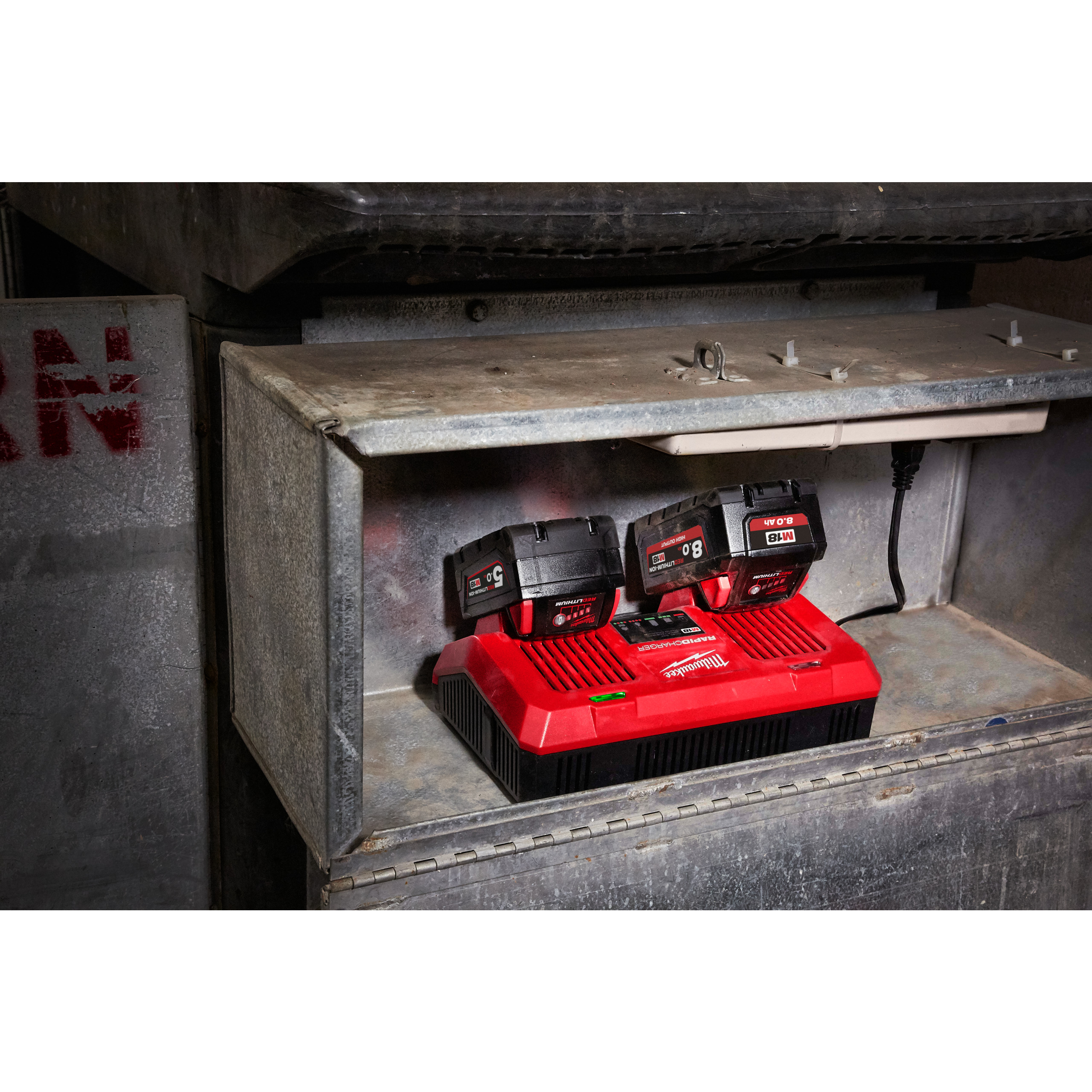 Milwaukee M18Dfc Akku-Ladegeraet