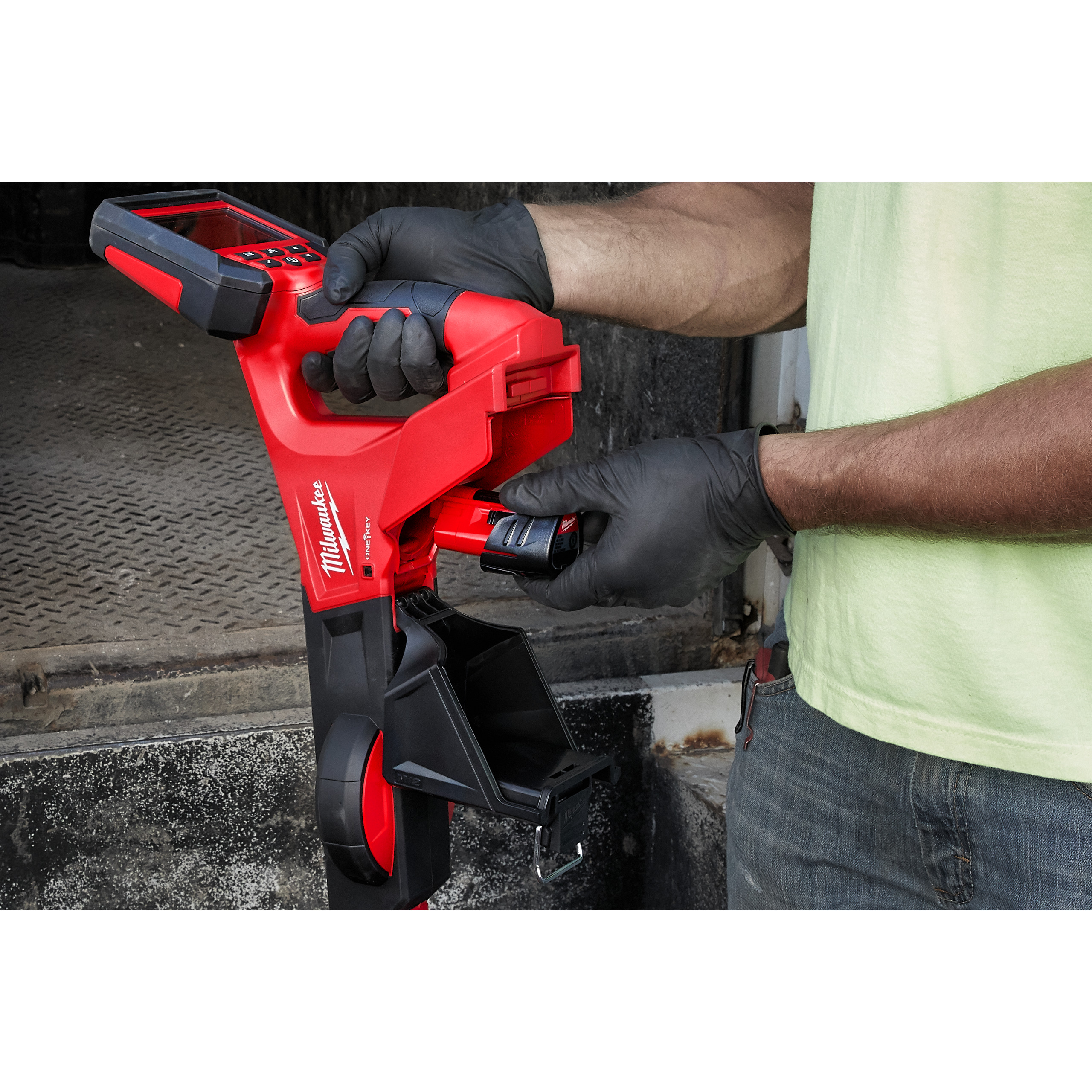Milwaukee M12PL-0C Akku-Ortungsgerät
