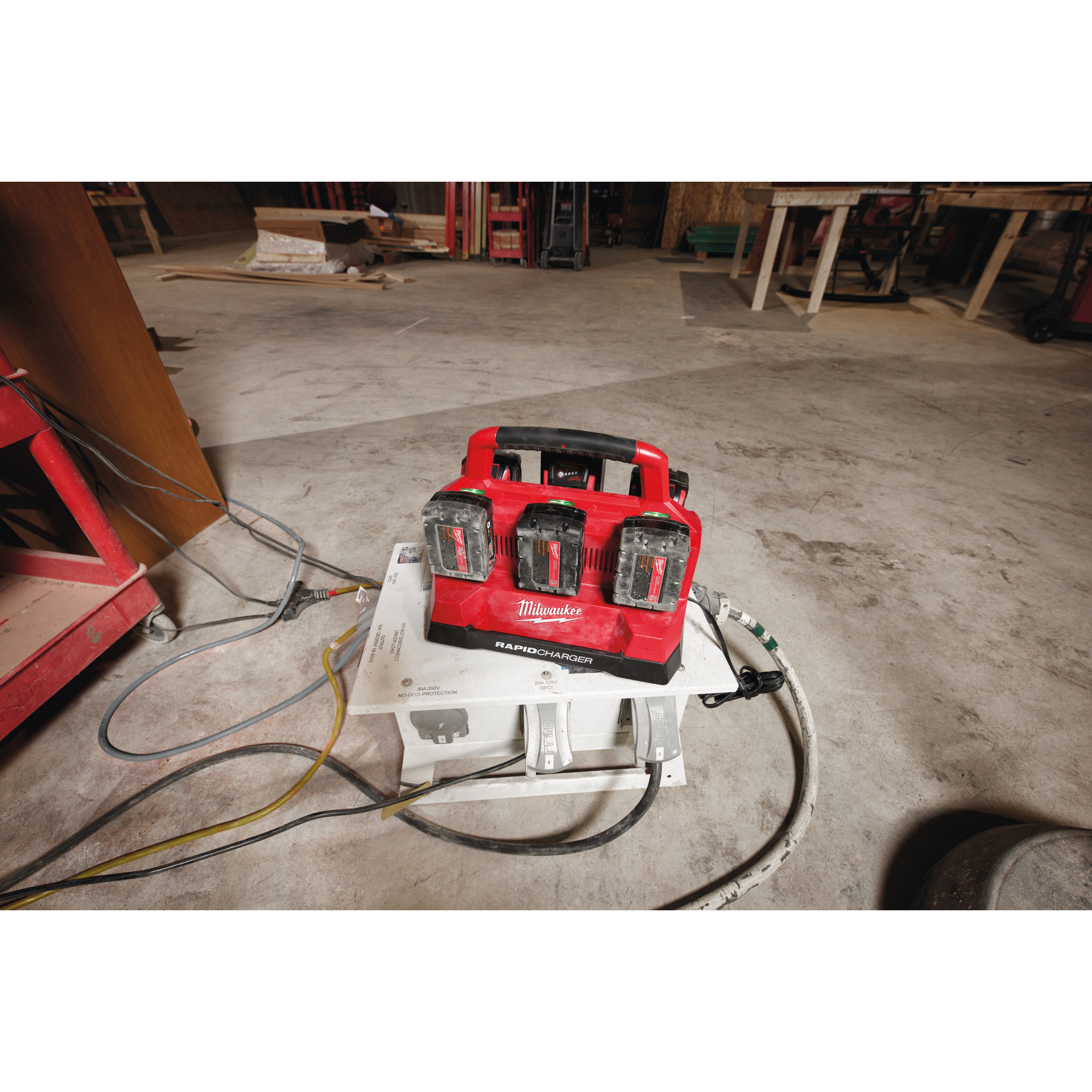 Milwaukee M18PC6 PACKOUT 6-fach Ladegerät